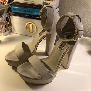 Steve Madden “Molt” platform heels in beige size 7